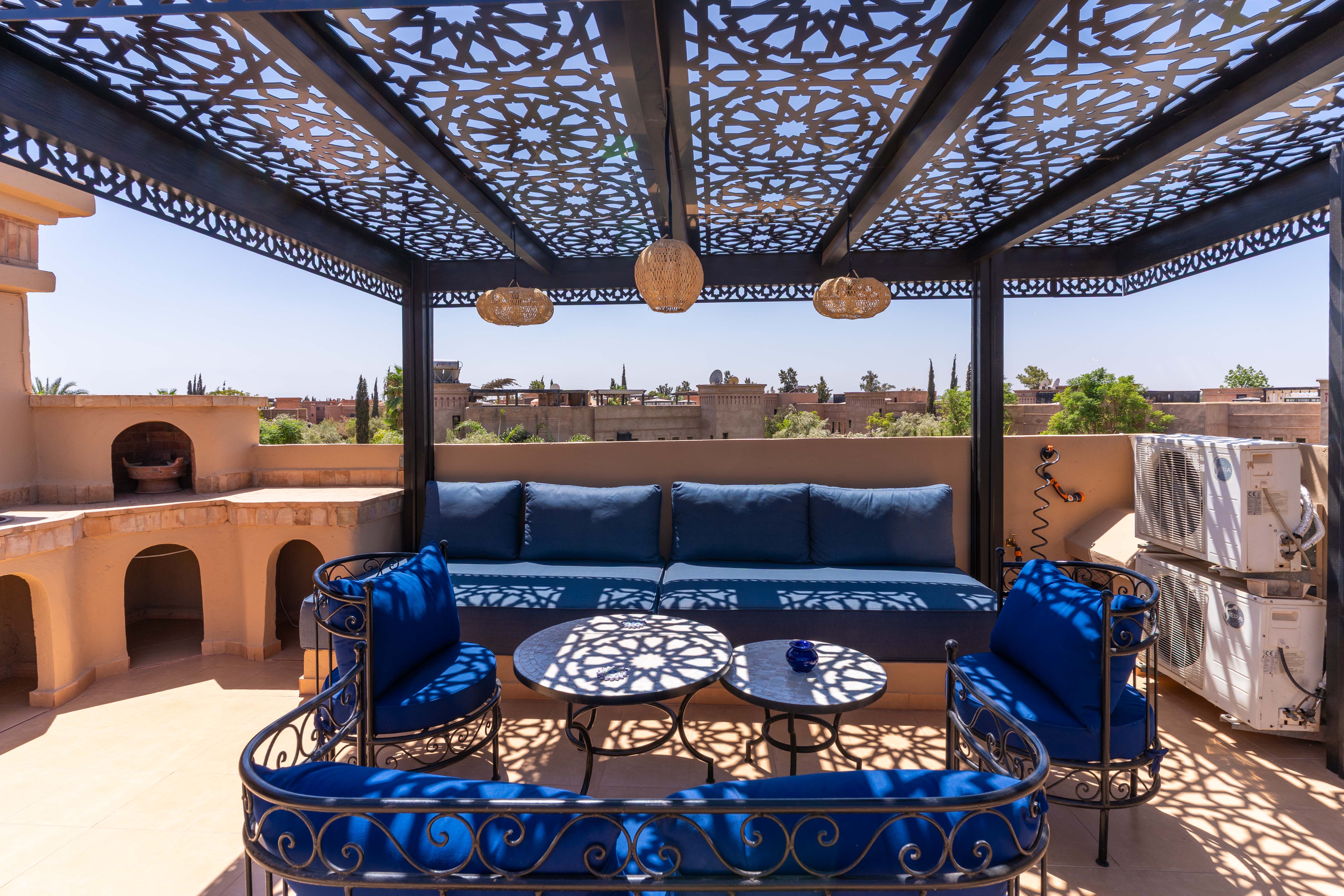 Riad Azzouina